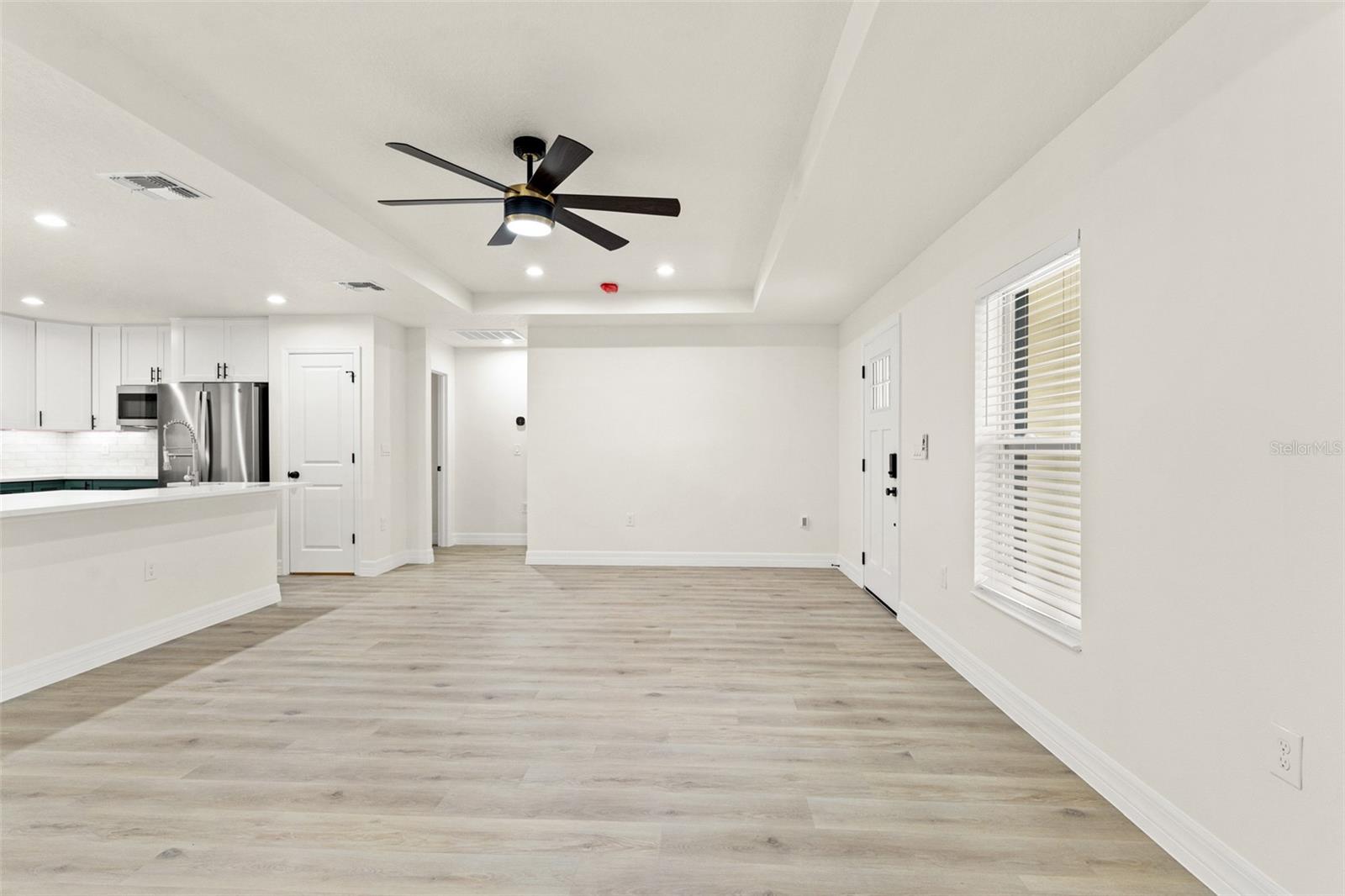 Image 33 of 64 For 11362 Paramount Avenue