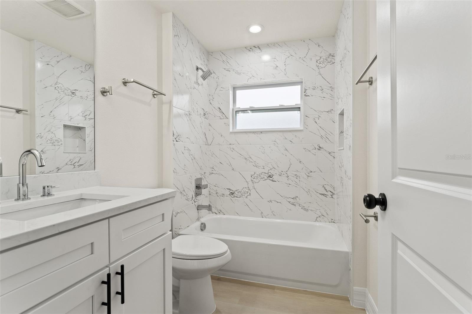 Image 37 of 64 For 11362 Paramount Avenue