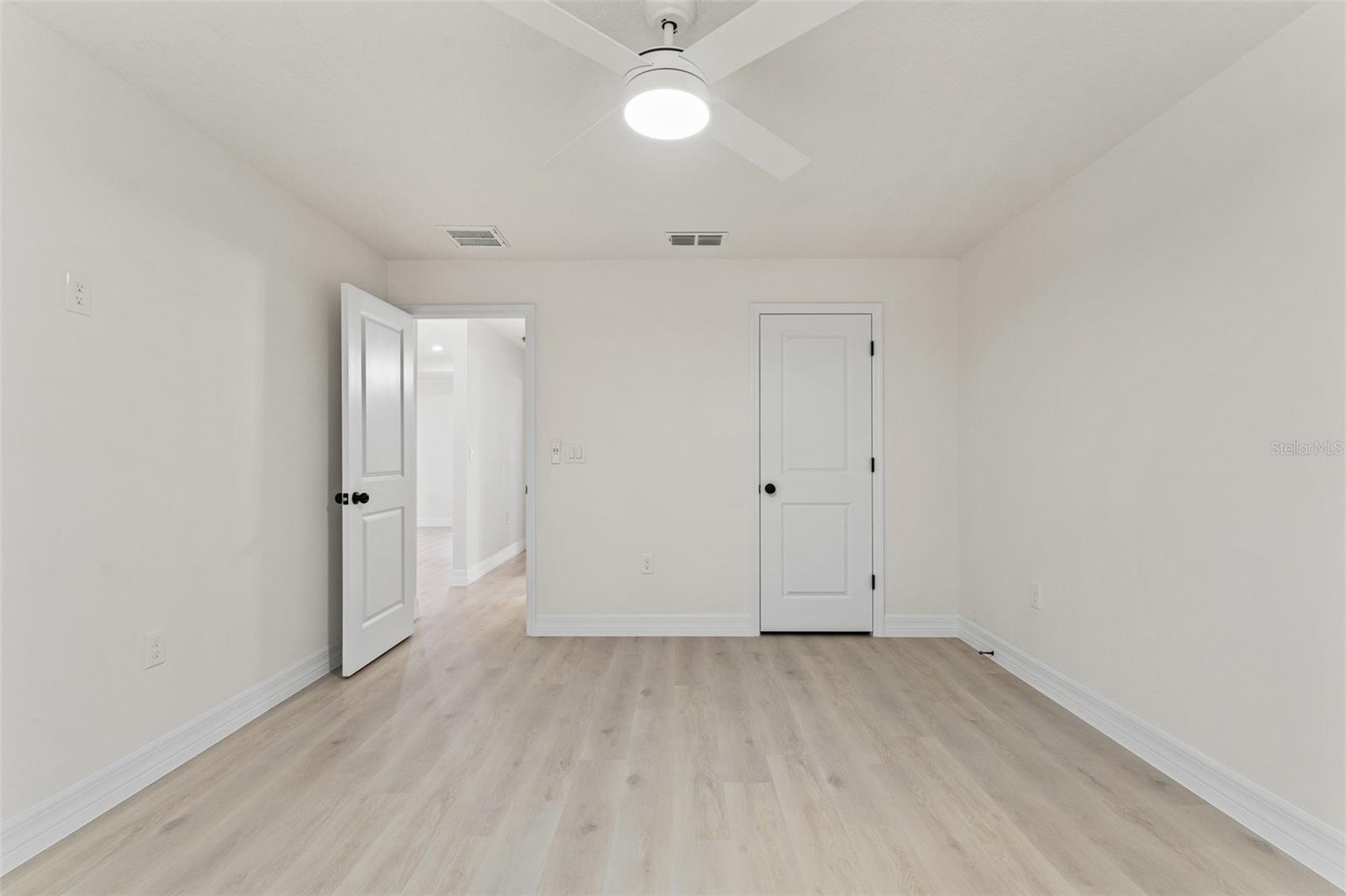 Image 38 of 64 For 11362 Paramount Avenue