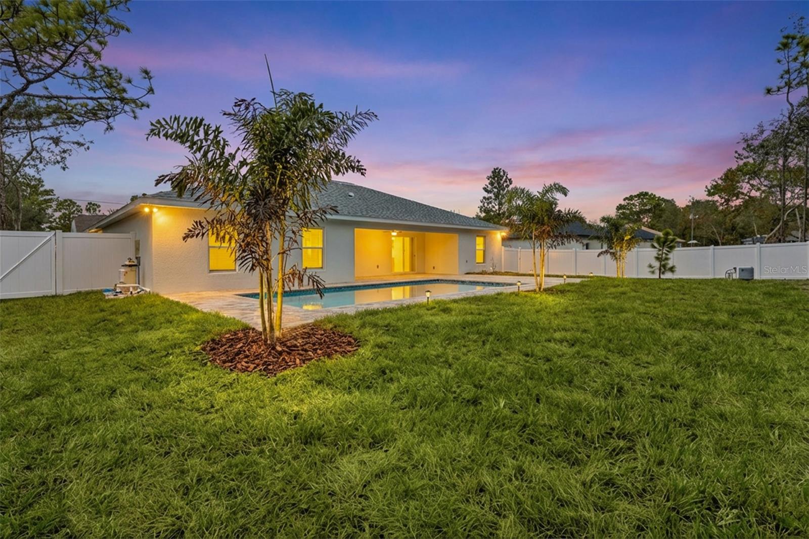 Image 4 of 64 For 11362 Paramount Avenue