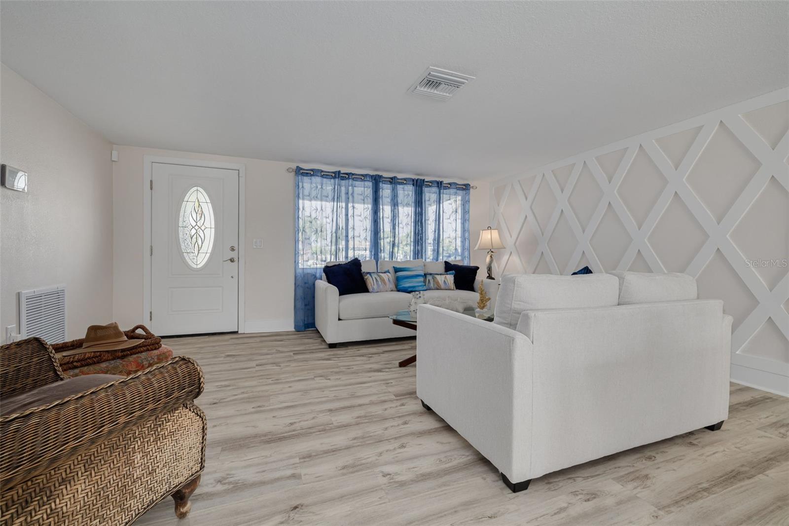 Image 11 of 44 For 6606 Beach Boulevard