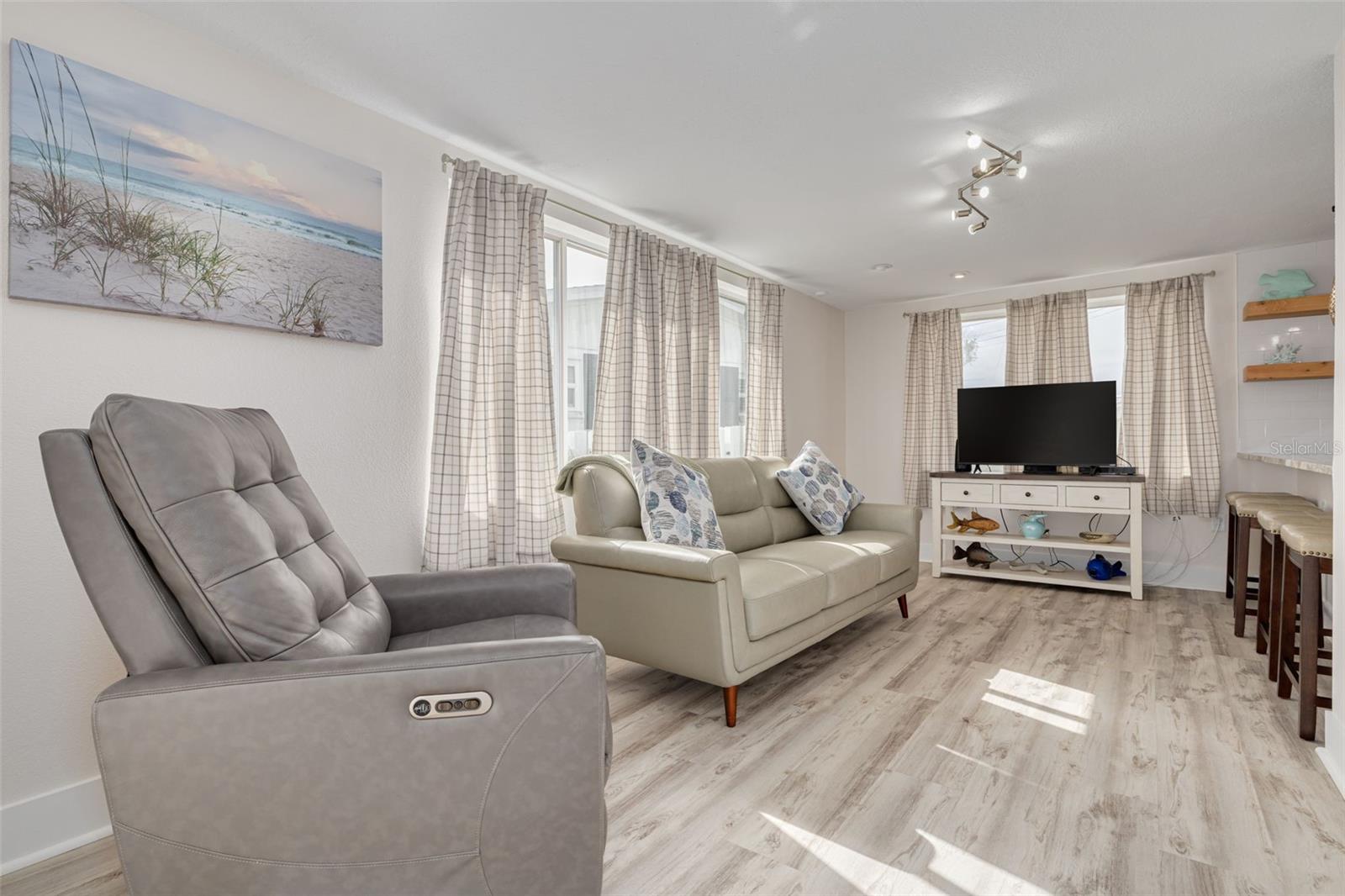 Image 16 of 44 For 6606 Beach Boulevard