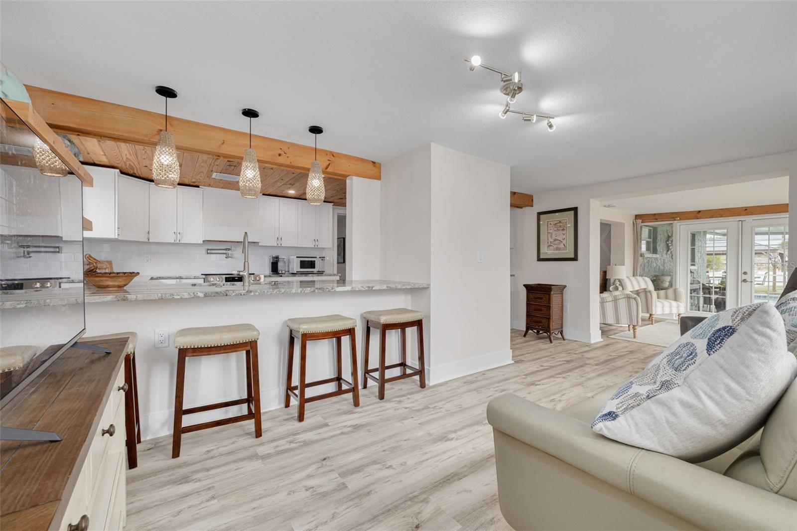 Image 17 of 44 For 6606 Beach Boulevard