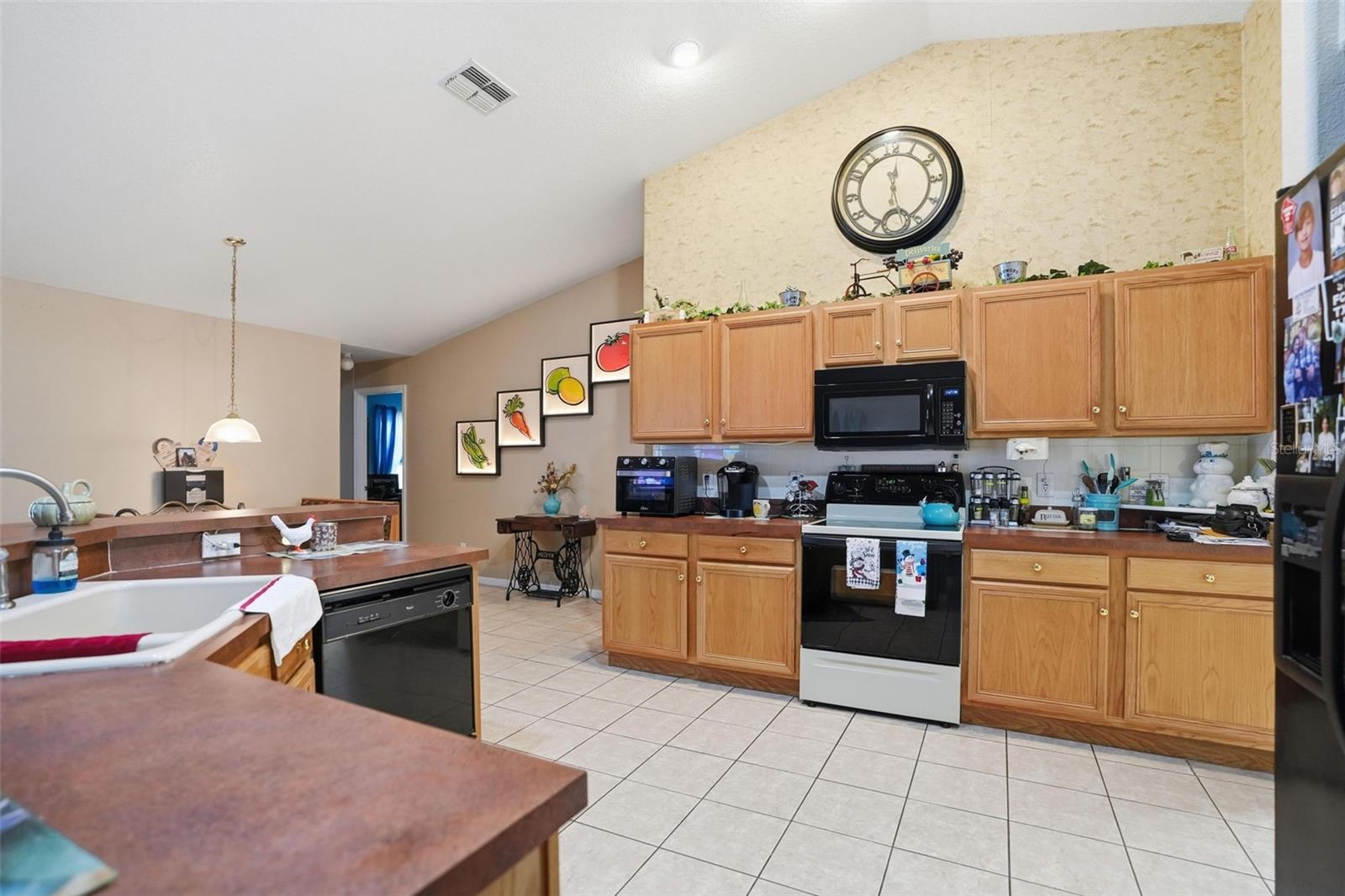 Listing photo id 8 for 204 Planter Road