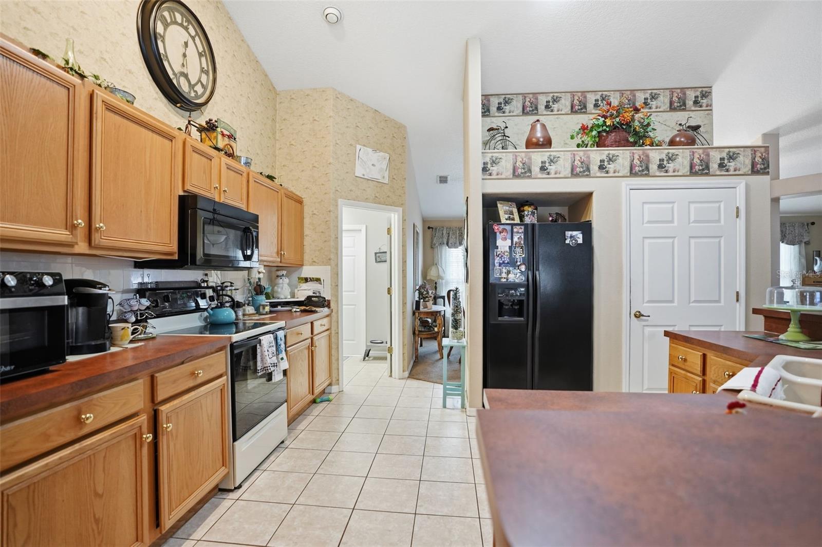 Listing photo id 10 for 204 Planter Road