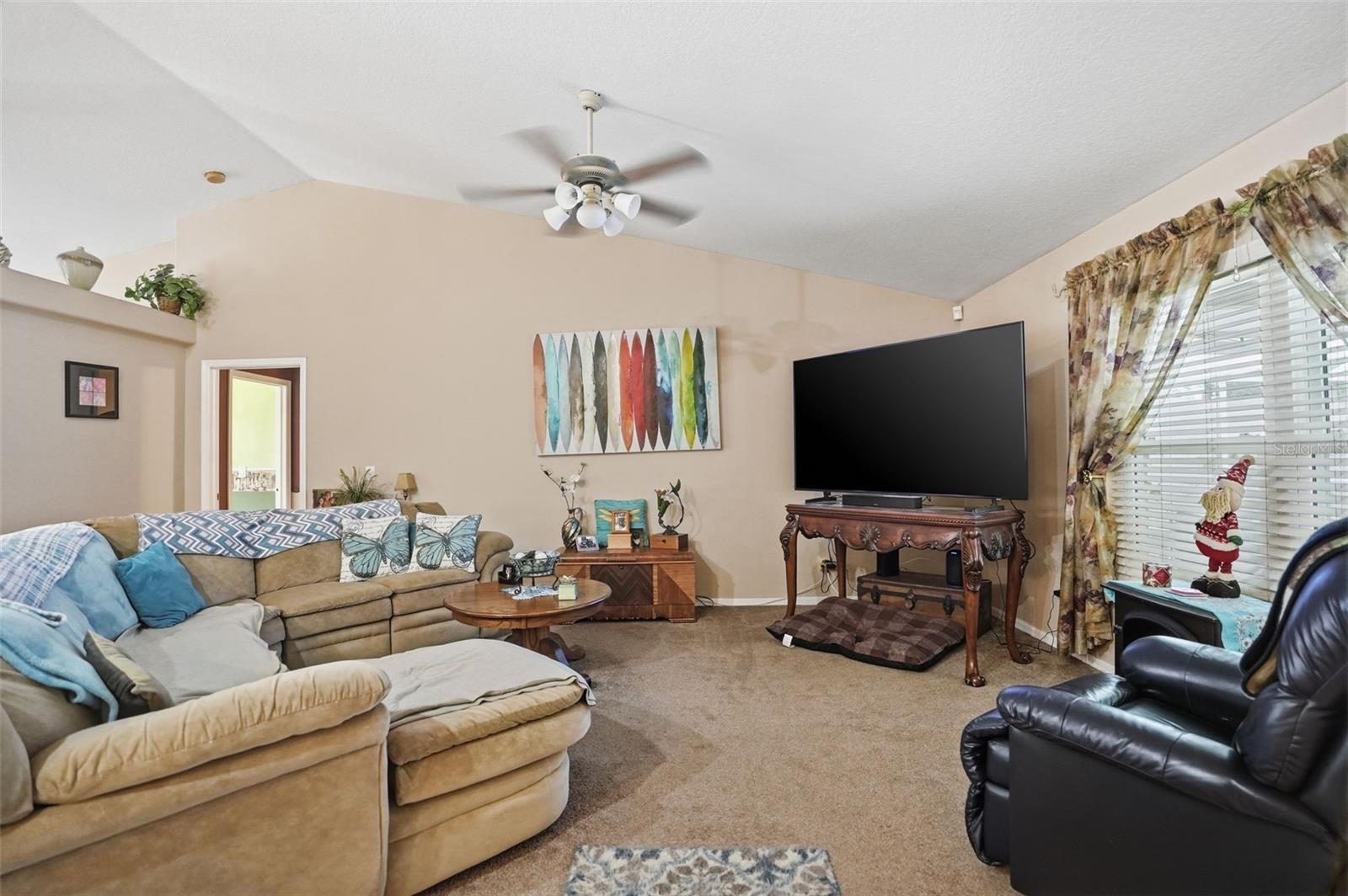 Listing photo id 5 for 204 Planter Road