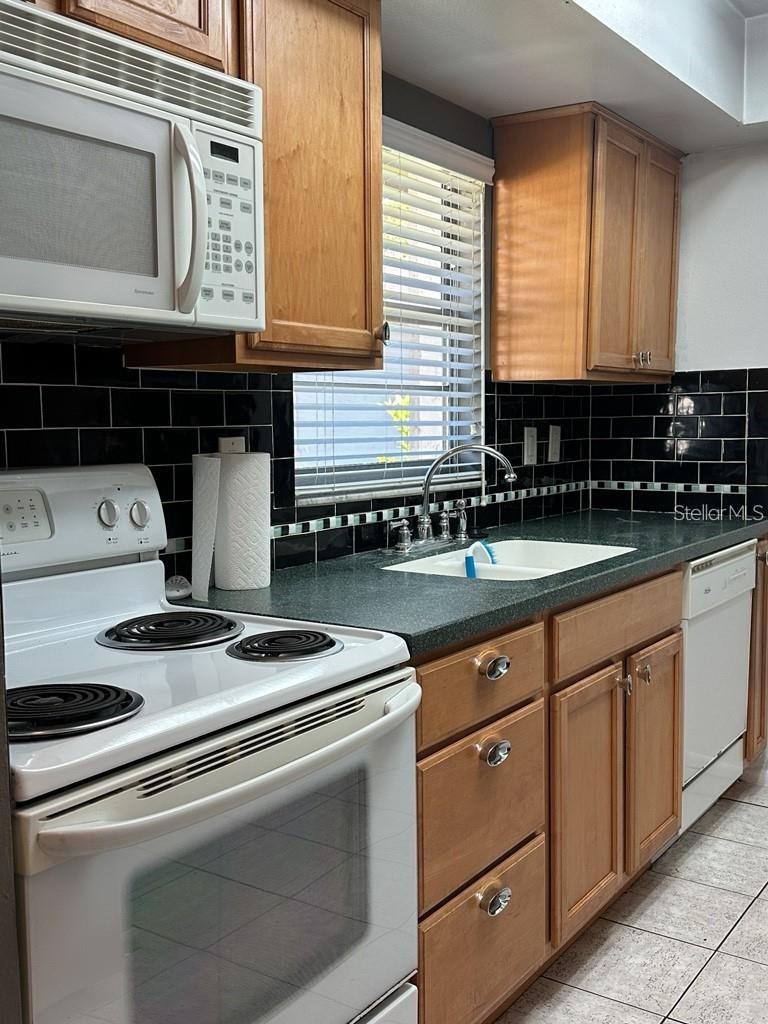 Image 4 of 11 For 13006 Leverington Street