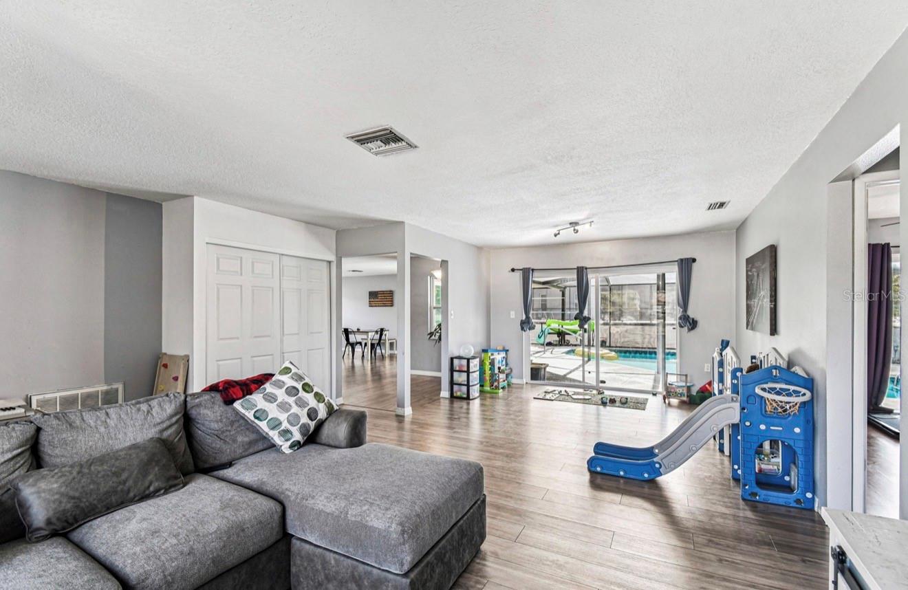 Image 10 of 54 For 7112 Vista Way