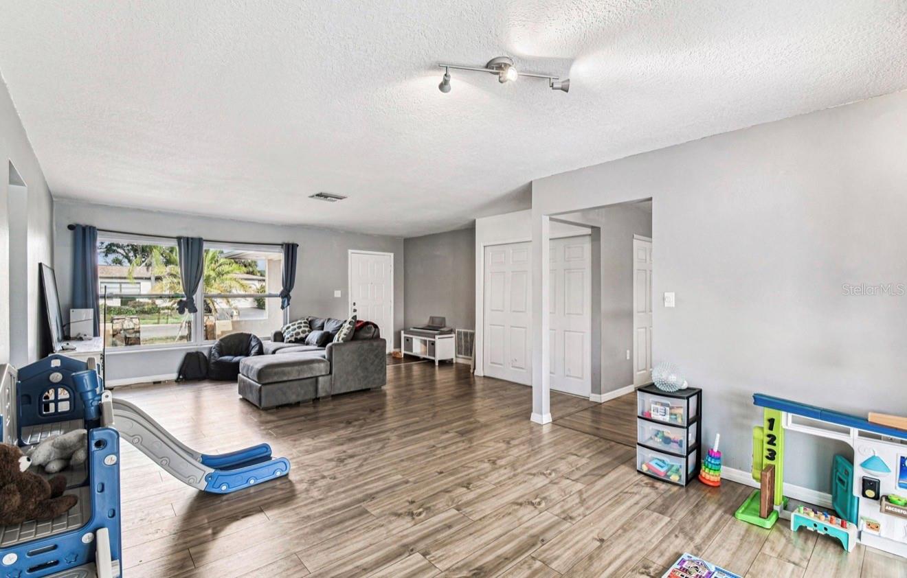 Image 13 of 54 For 7112 Vista Way