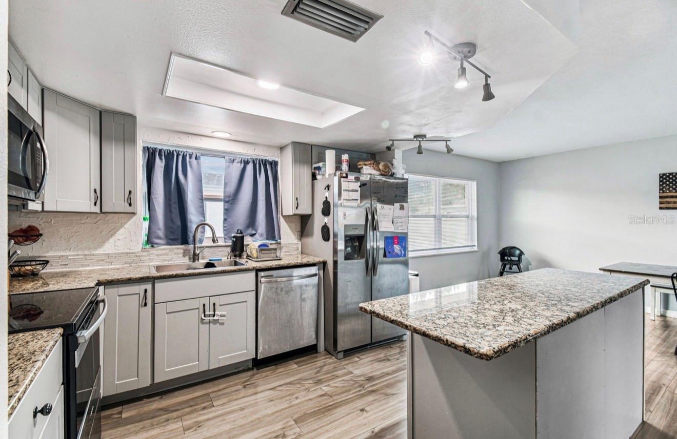 Image 18 of 54 For 7112 Vista Way