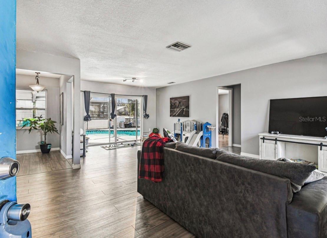 Image 5 of 54 For 7112 Vista Way