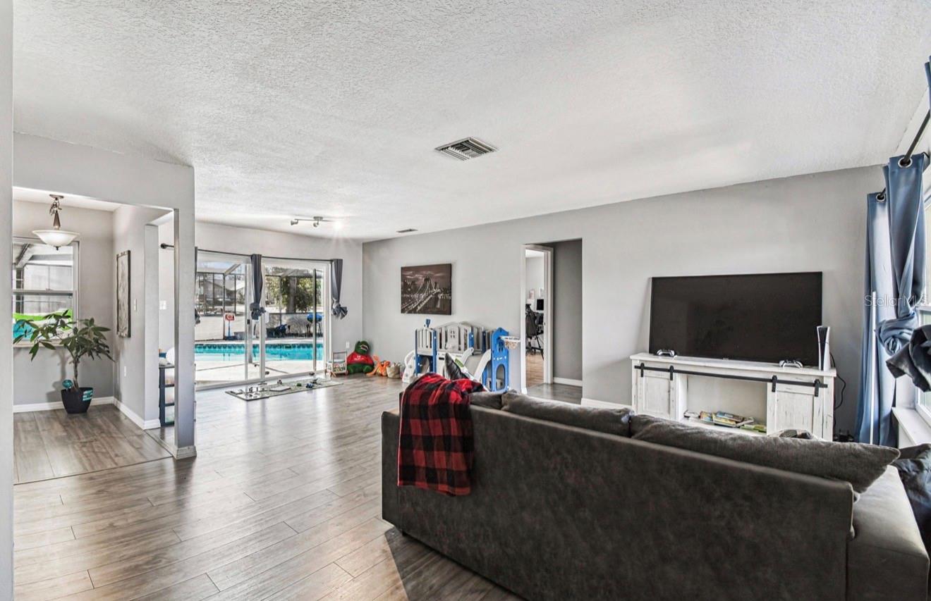 Image 6 of 54 For 7112 Vista Way