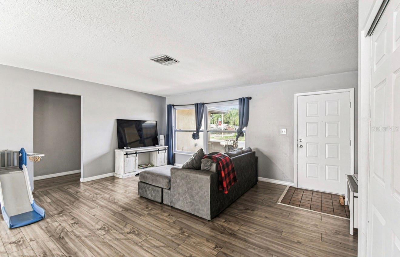 Image 7 of 54 For 7112 Vista Way