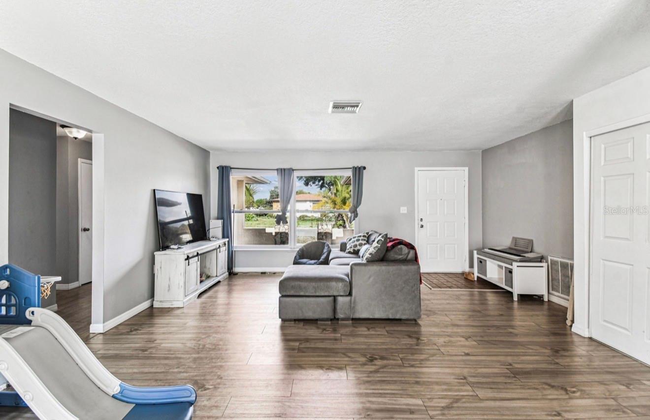 Image 8 of 54 For 7112 Vista Way