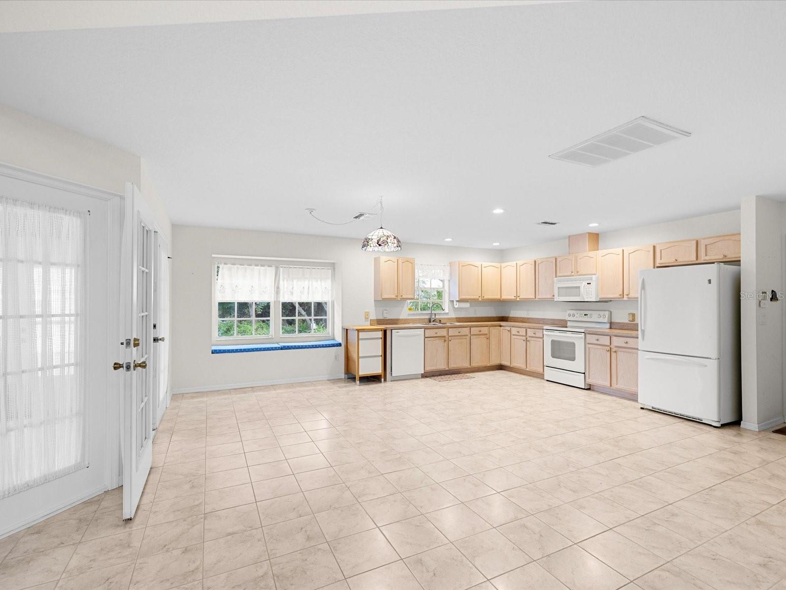 Image 9 of 22 For 8431 Braganza Street