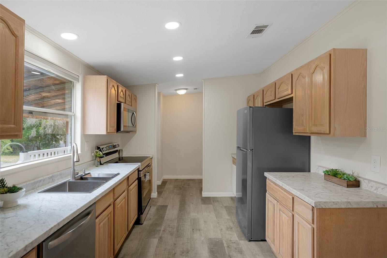 Image 22 of 49 For 18008 Greensboro Street