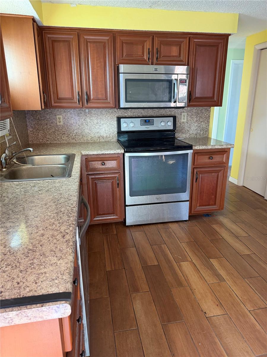 Image 2 of 5 For 6350 Lomand Avenue