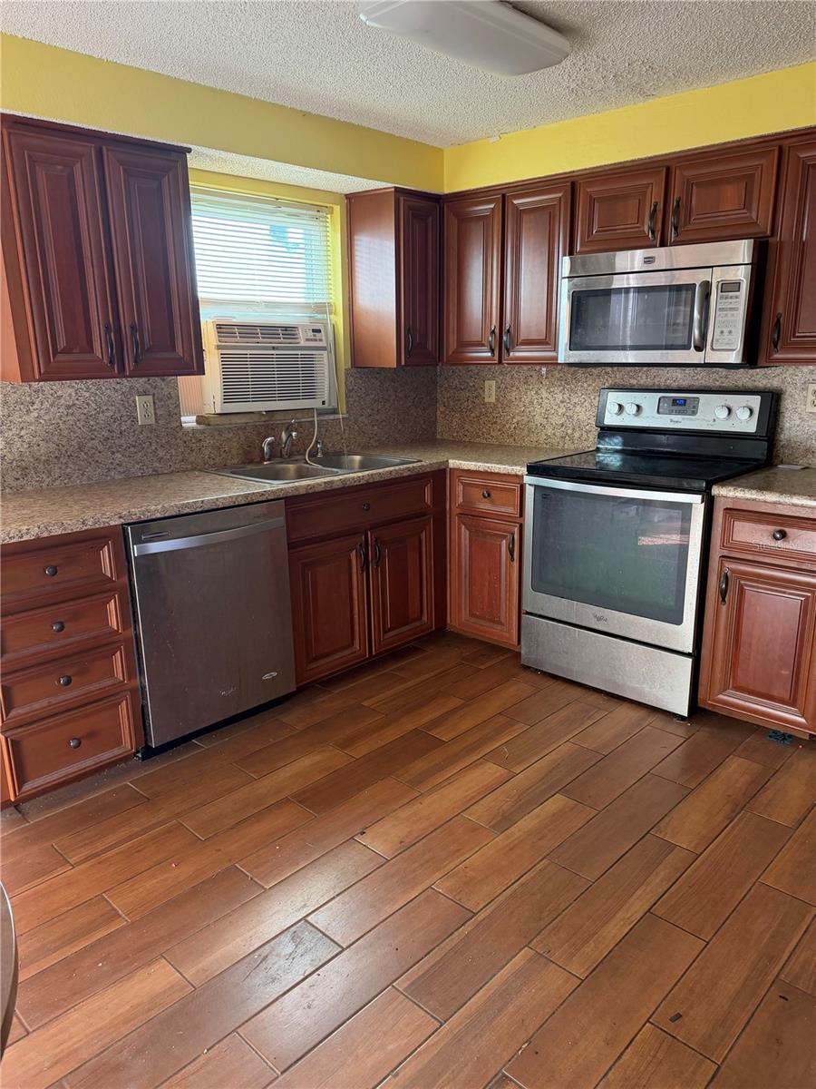 Image 3 of 5 For 6350 Lomand Avenue