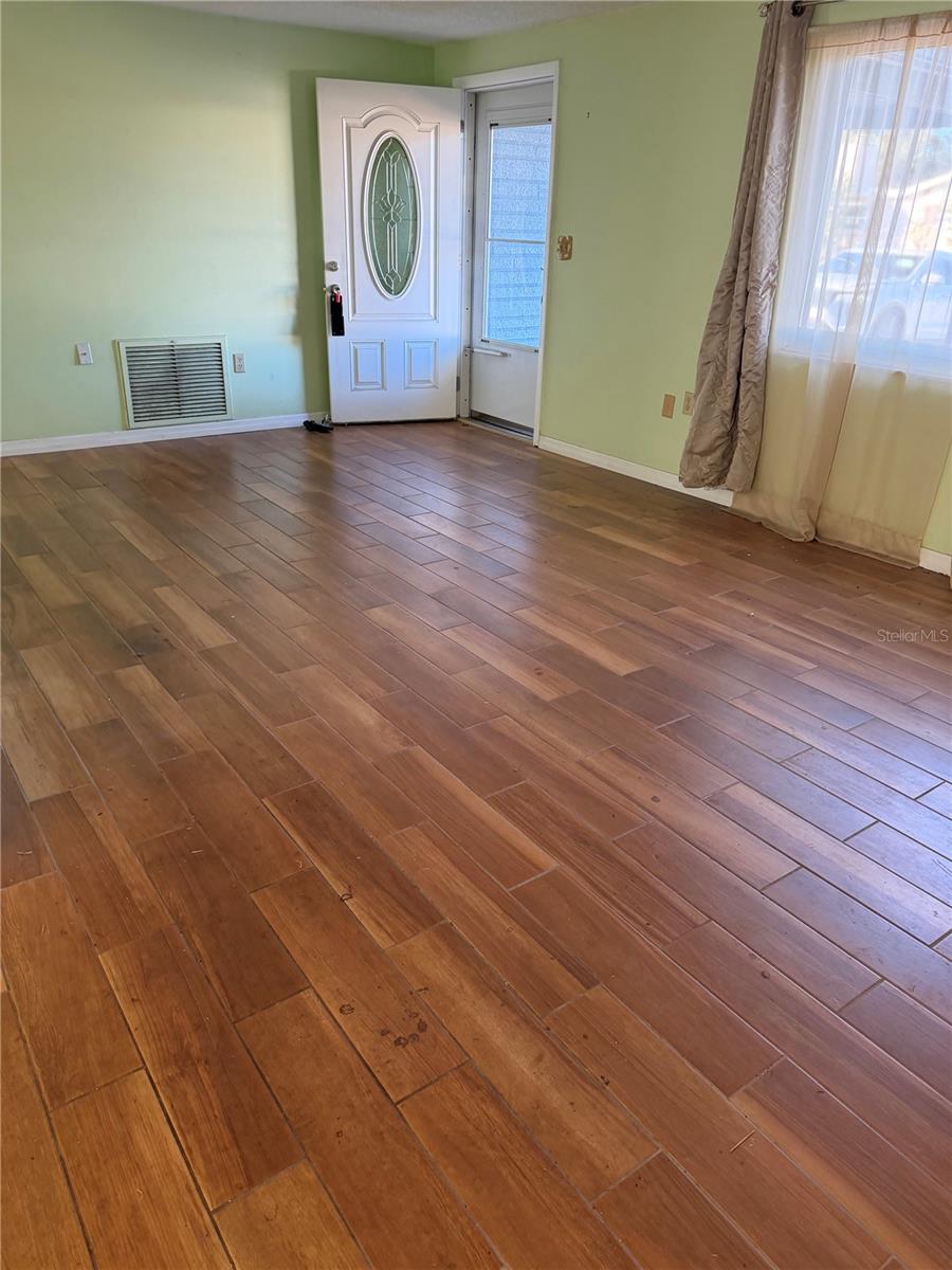 Image 4 of 5 For 6350 Lomand Avenue