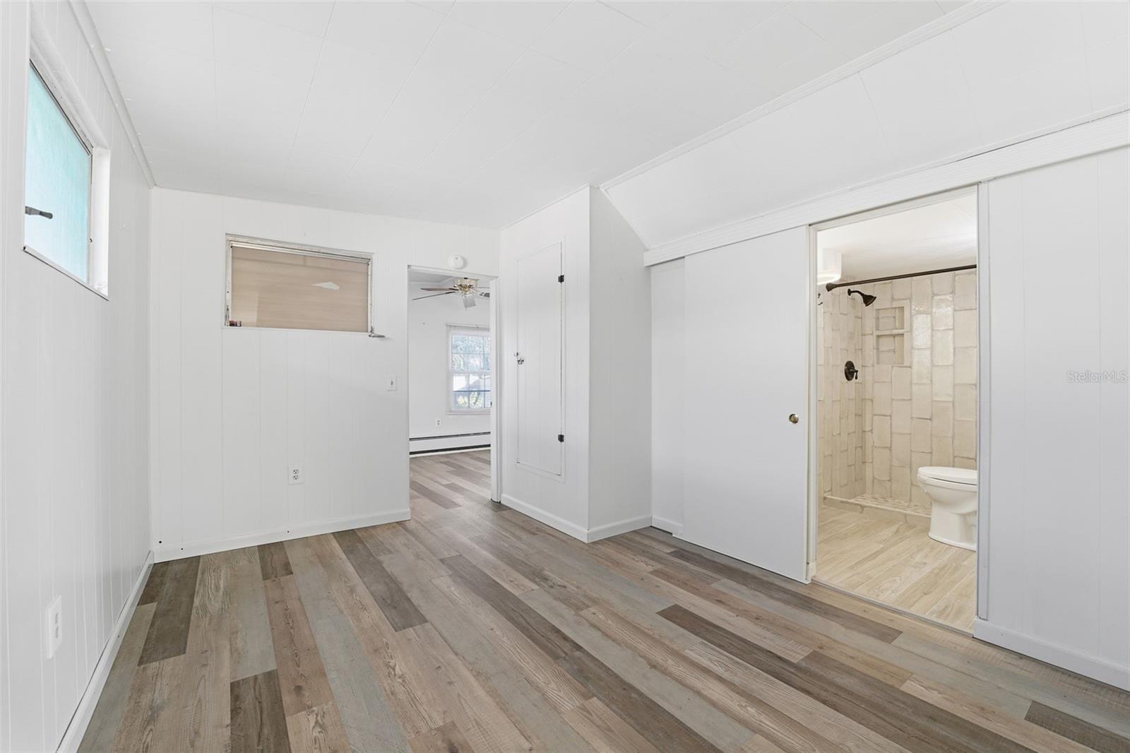 Listing photo id 10 for 1934 Shady Cove