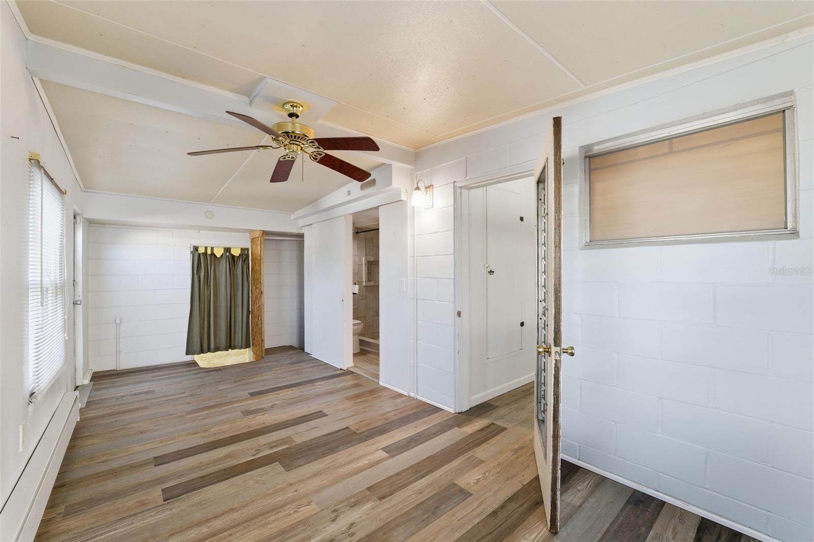 Listing photo id 13 for 1934 Shady Cove