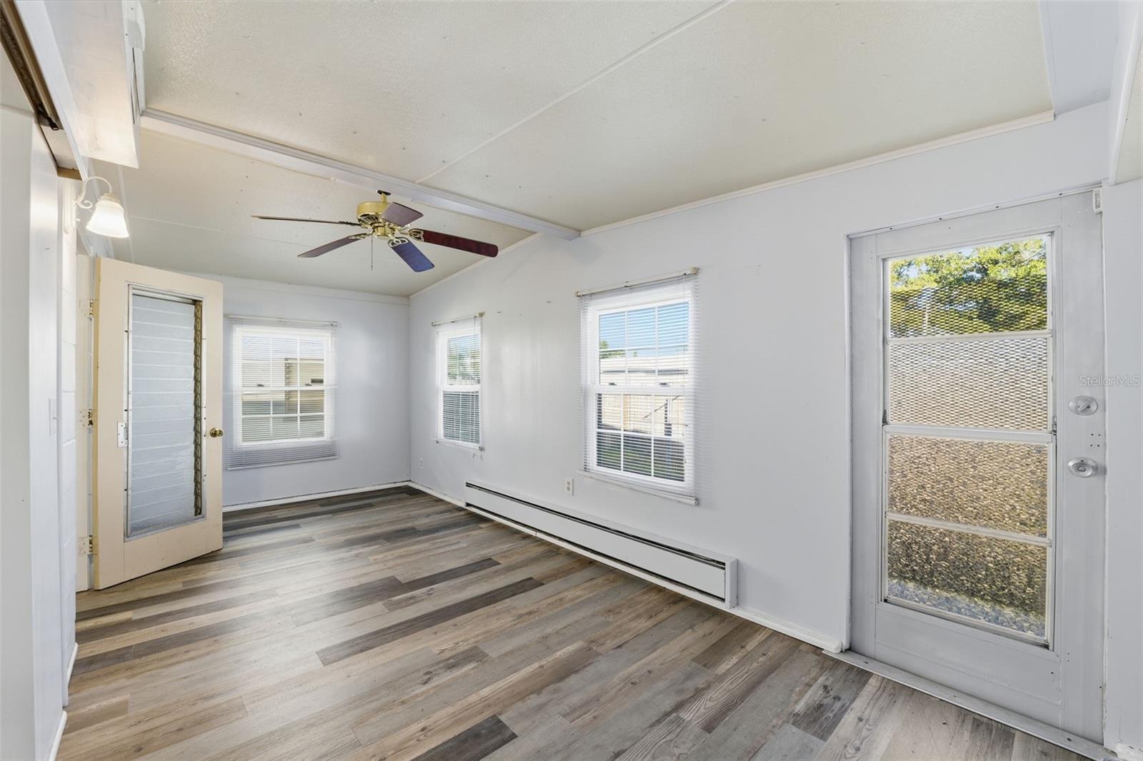 Listing photo id 14 for 1934 Shady Cove