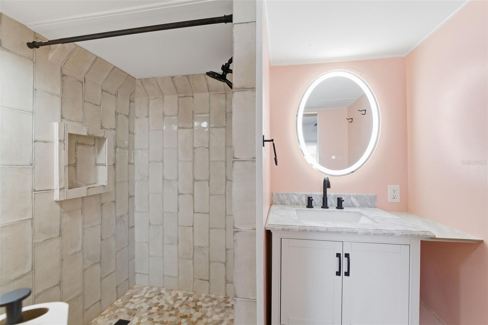 Listing photo id 16 for 1934 Shady Cove