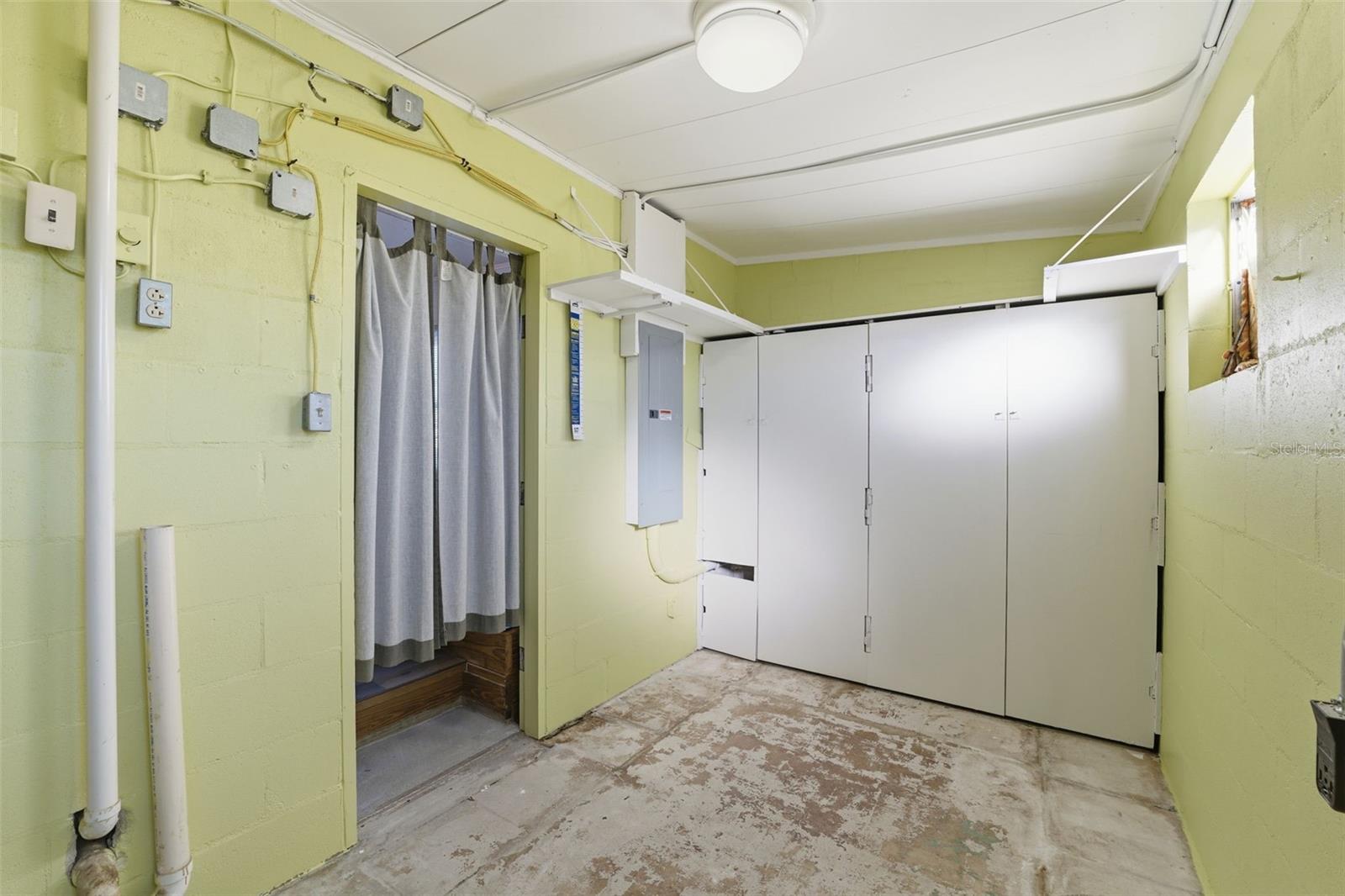 Listing photo id 17 for 1934 Shady Cove