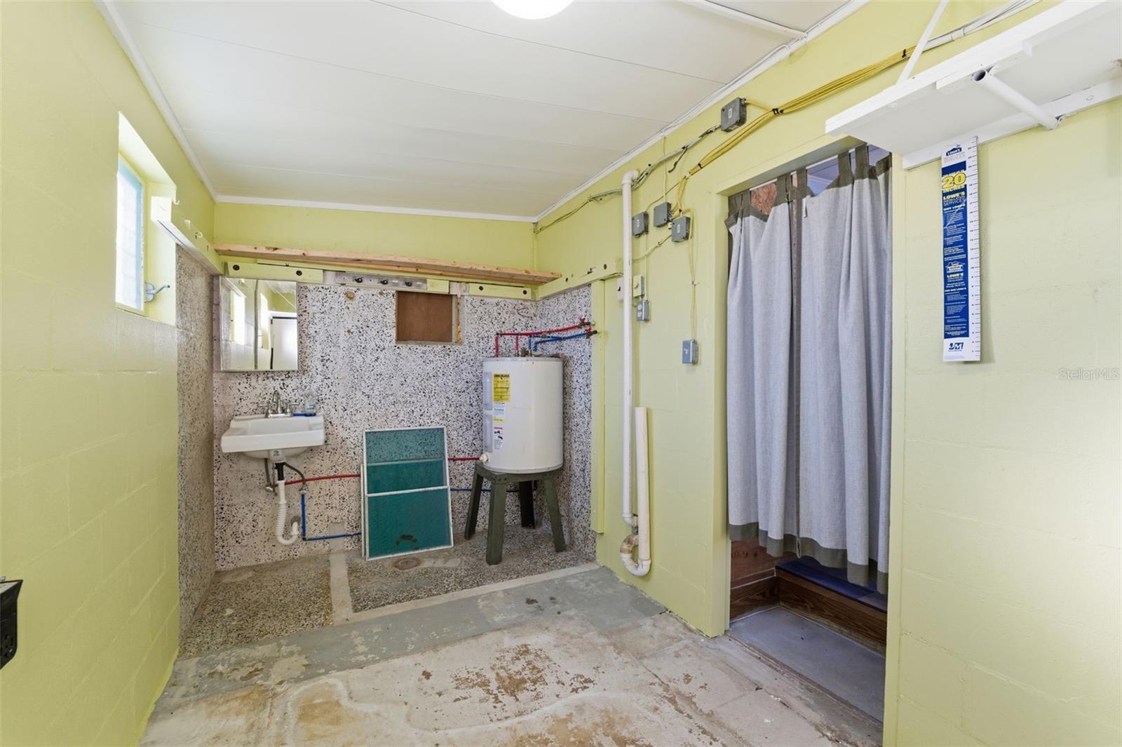 Listing photo id 18 for 1934 Shady Cove