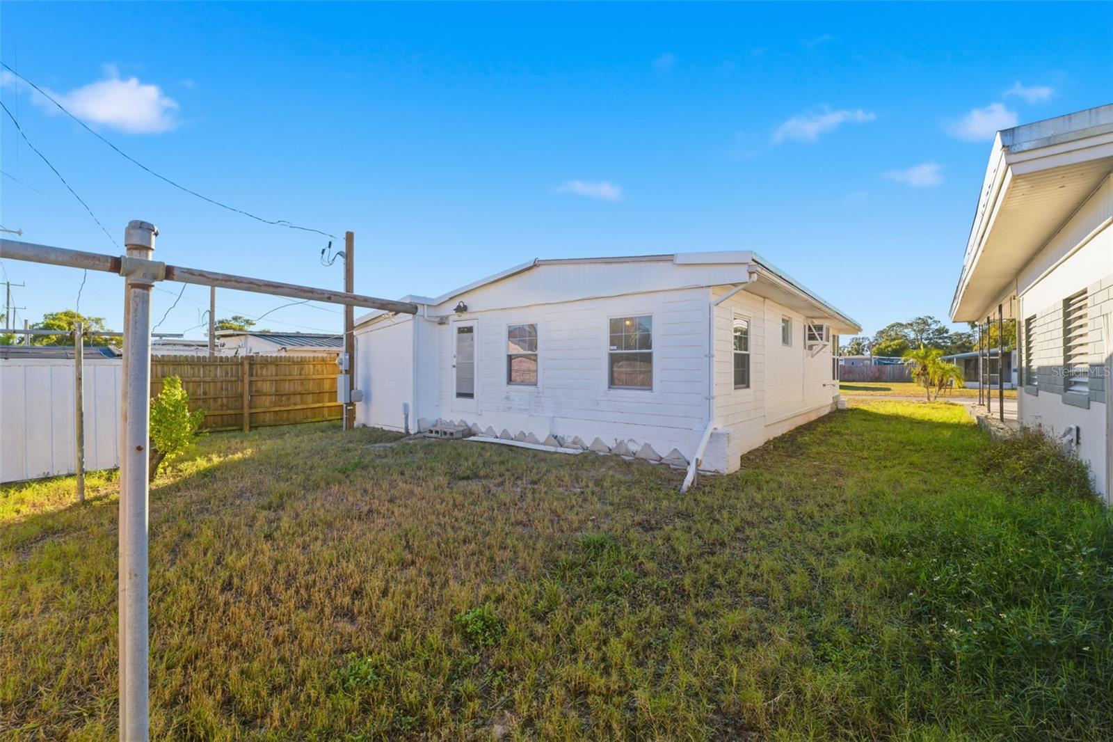 Listing photo id 22 for 1934 Shady Cove