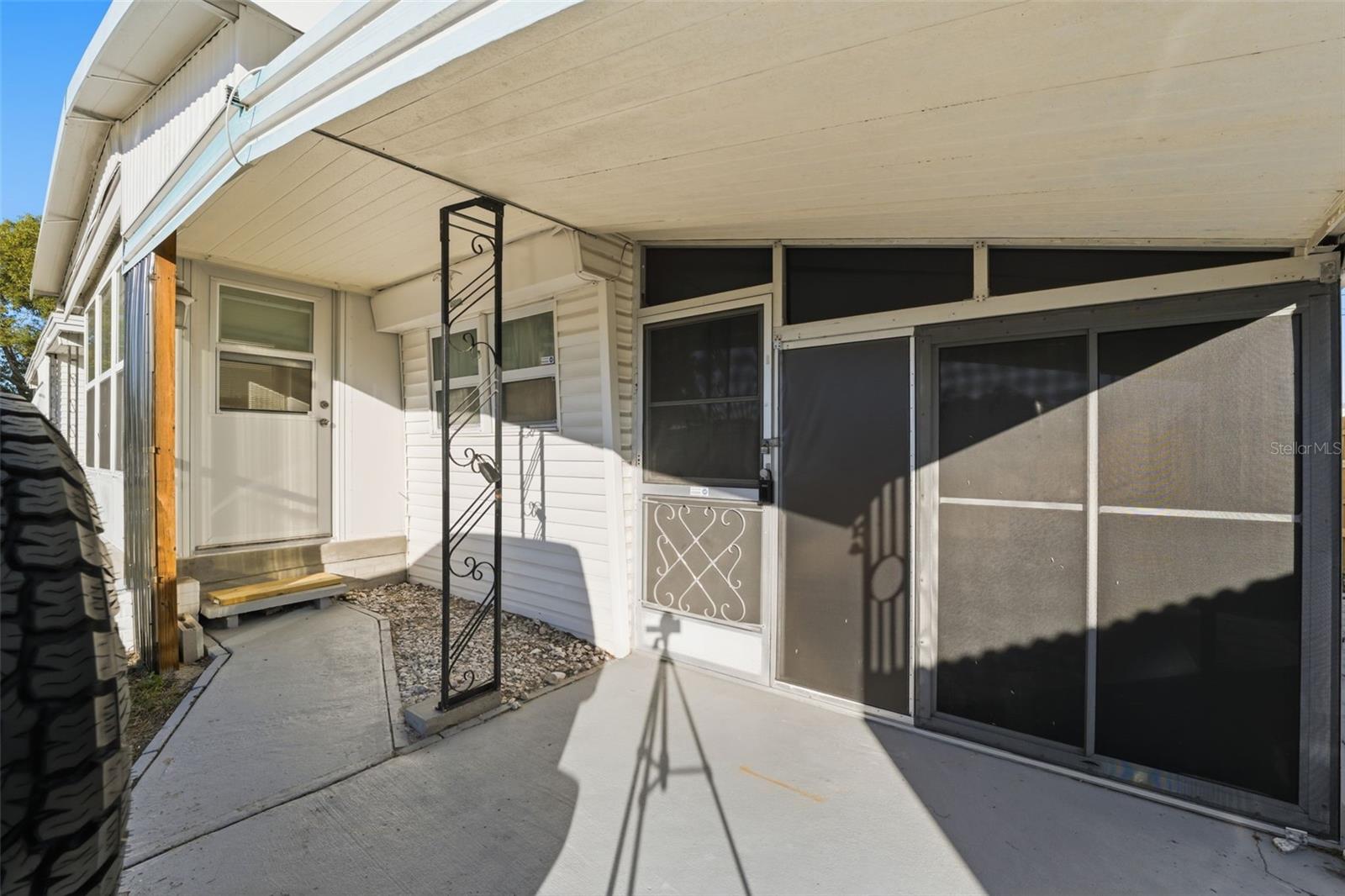 Listing photo id 2 for 1934 Shady Cove