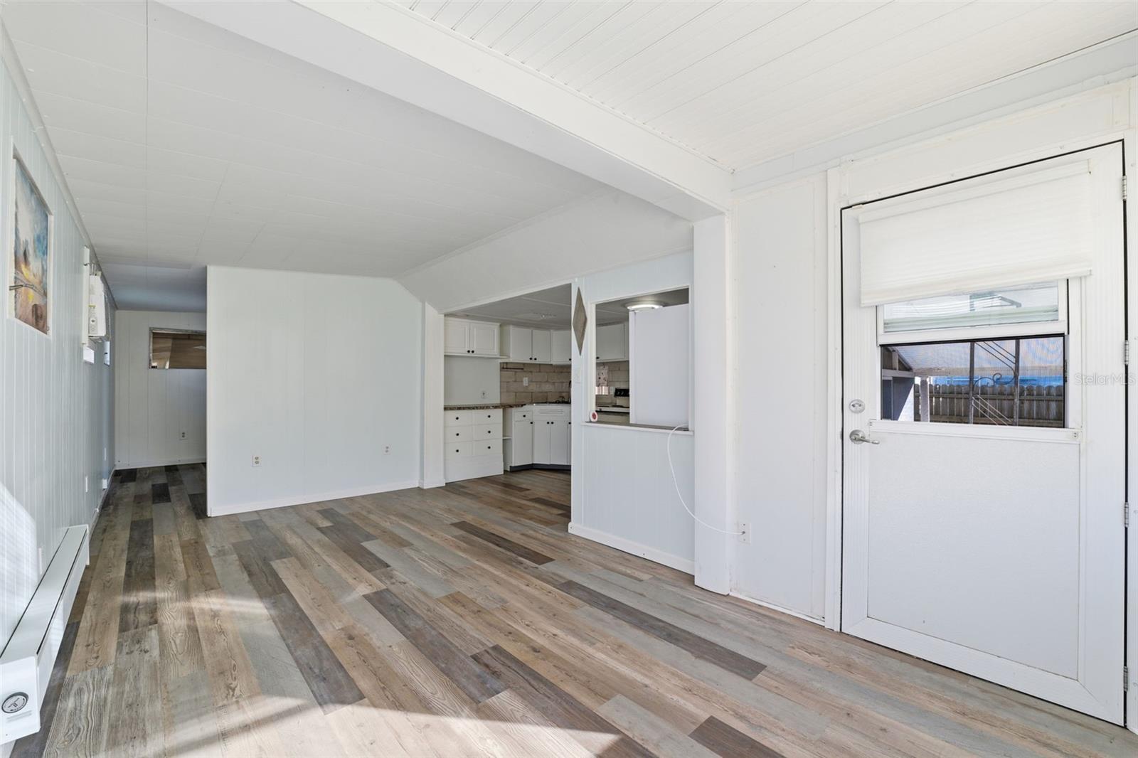 Listing photo id 4 for 1934 Shady Cove