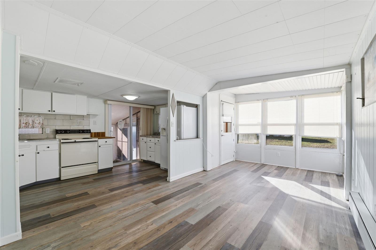 Listing photo id 5 for 1934 Shady Cove