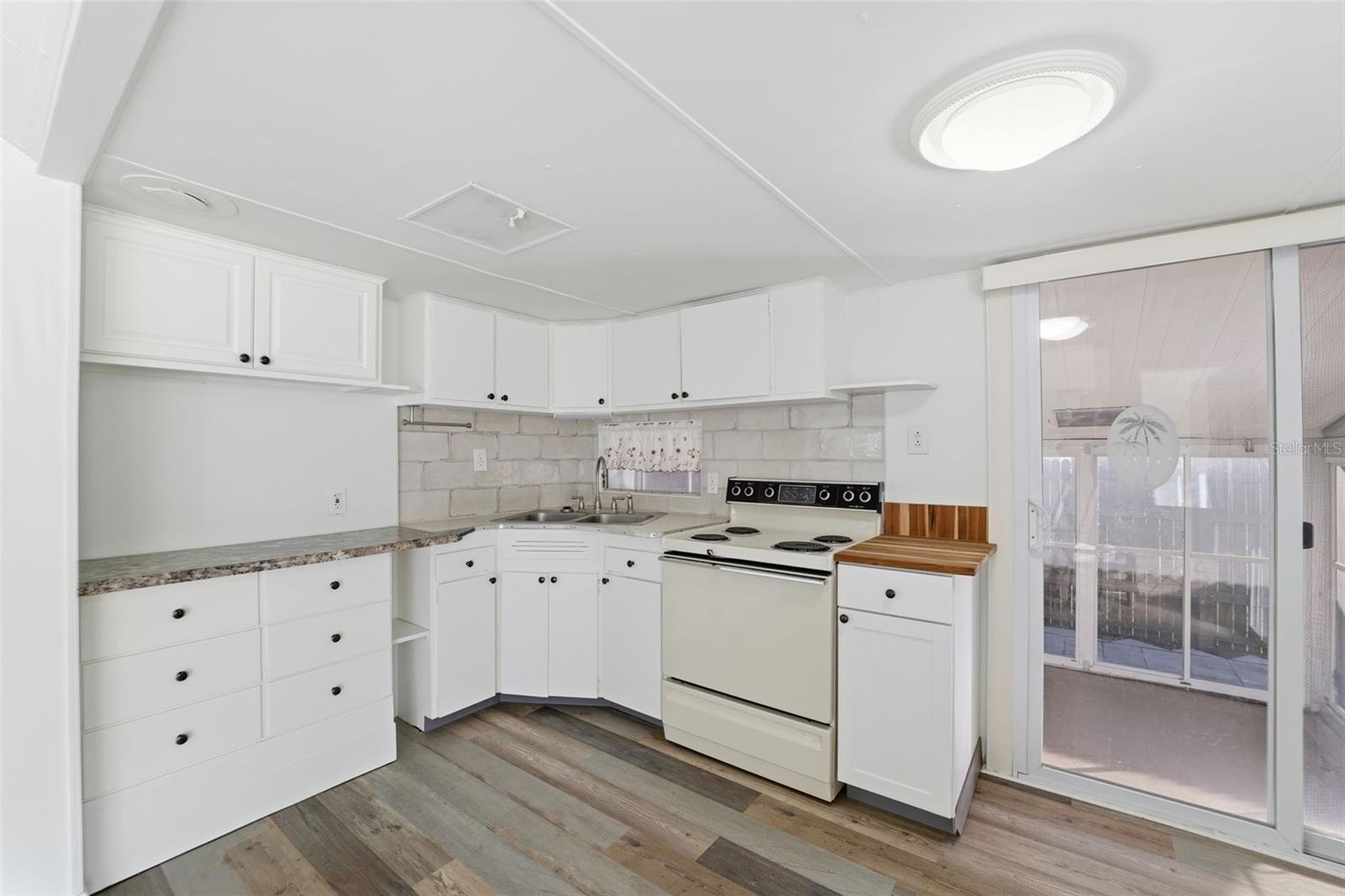 Listing photo id 7 for 1934 Shady Cove