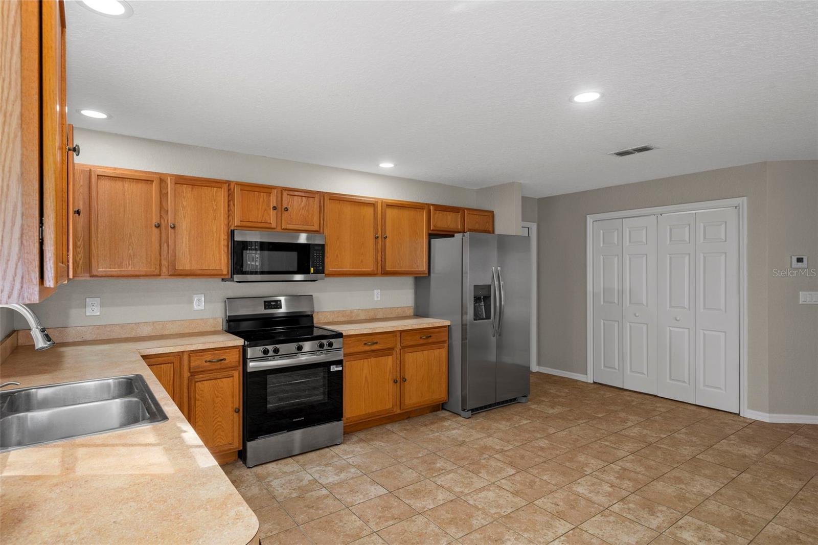 Listing photo id 8 for 13388 Glory Lane