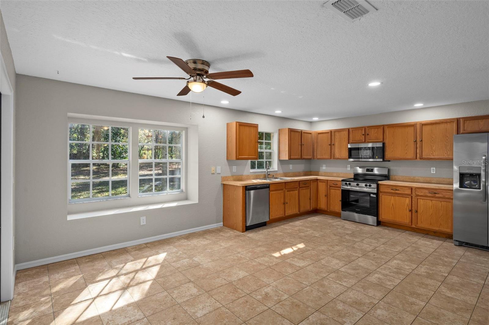 Listing photo id 10 for 13388 Glory Lane