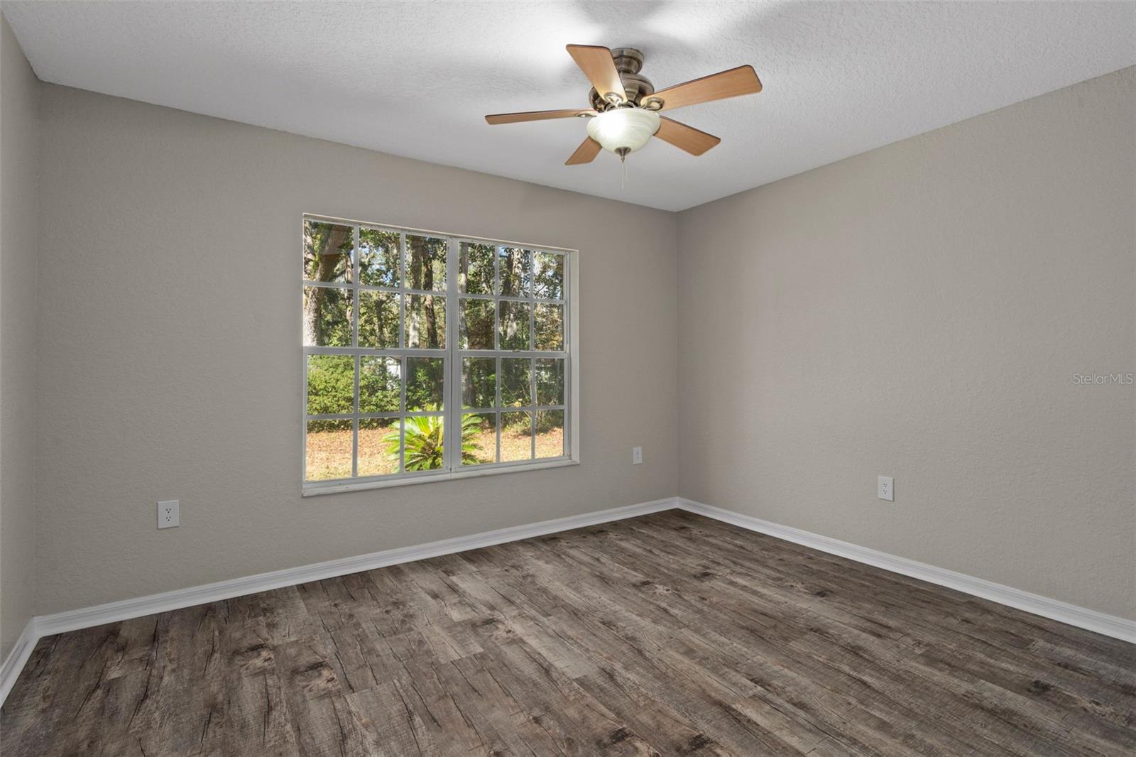 Listing photo id 17 for 13388 Glory Lane