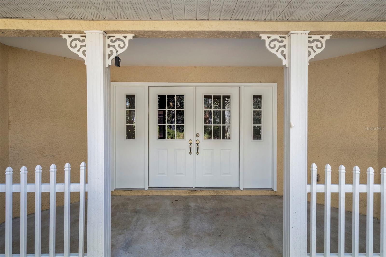 Listing photo id 1 for 13388 Glory Lane