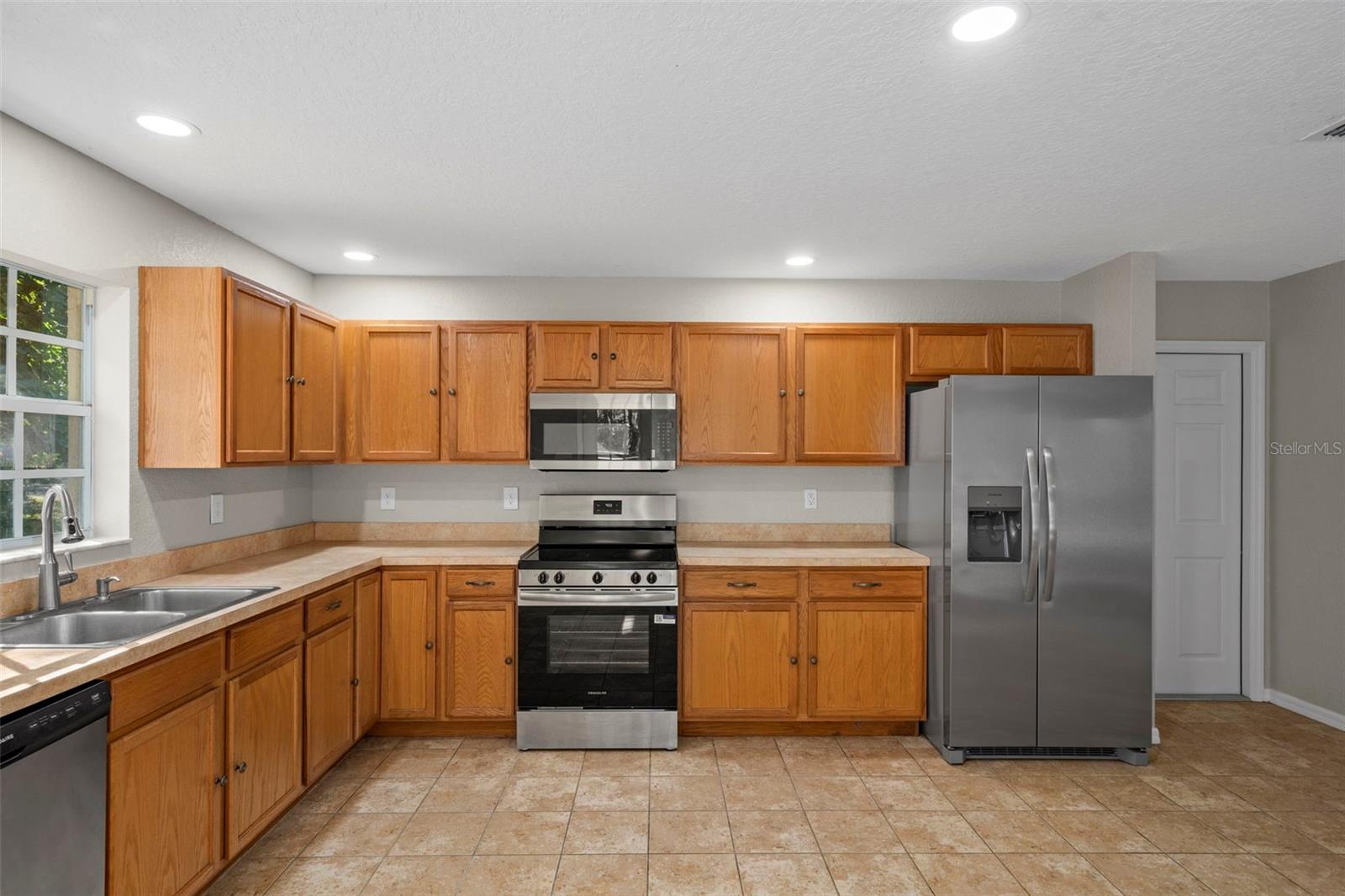 Listing photo id 2 for 13388 Glory Lane