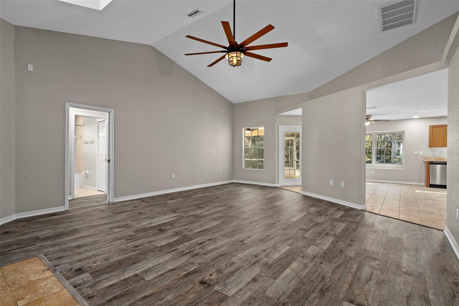 Listing photo id 3 for 13388 Glory Lane