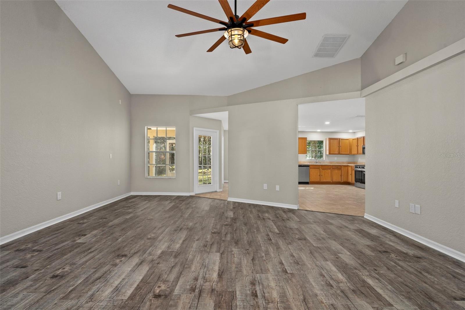 Listing photo id 4 for 13388 Glory Lane