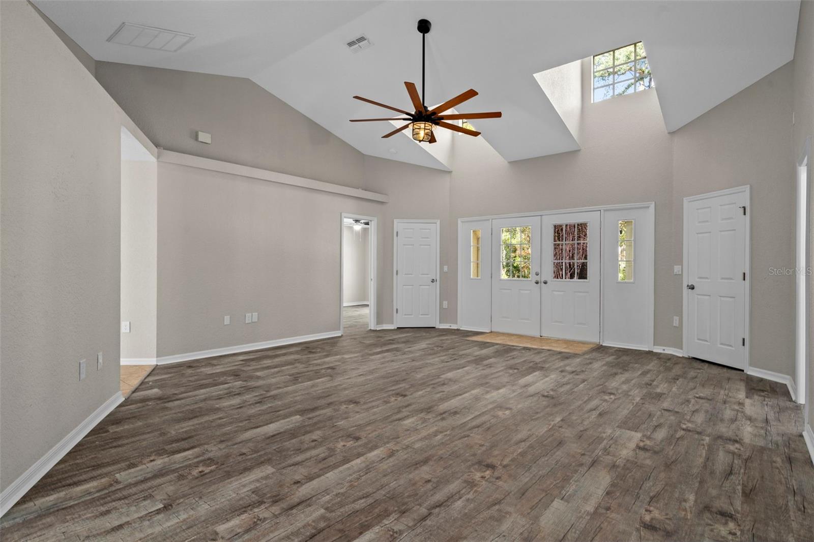 Listing photo id 5 for 13388 Glory Lane