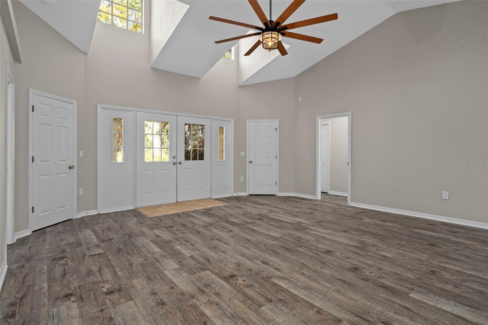 Listing photo id 6 for 13388 Glory Lane