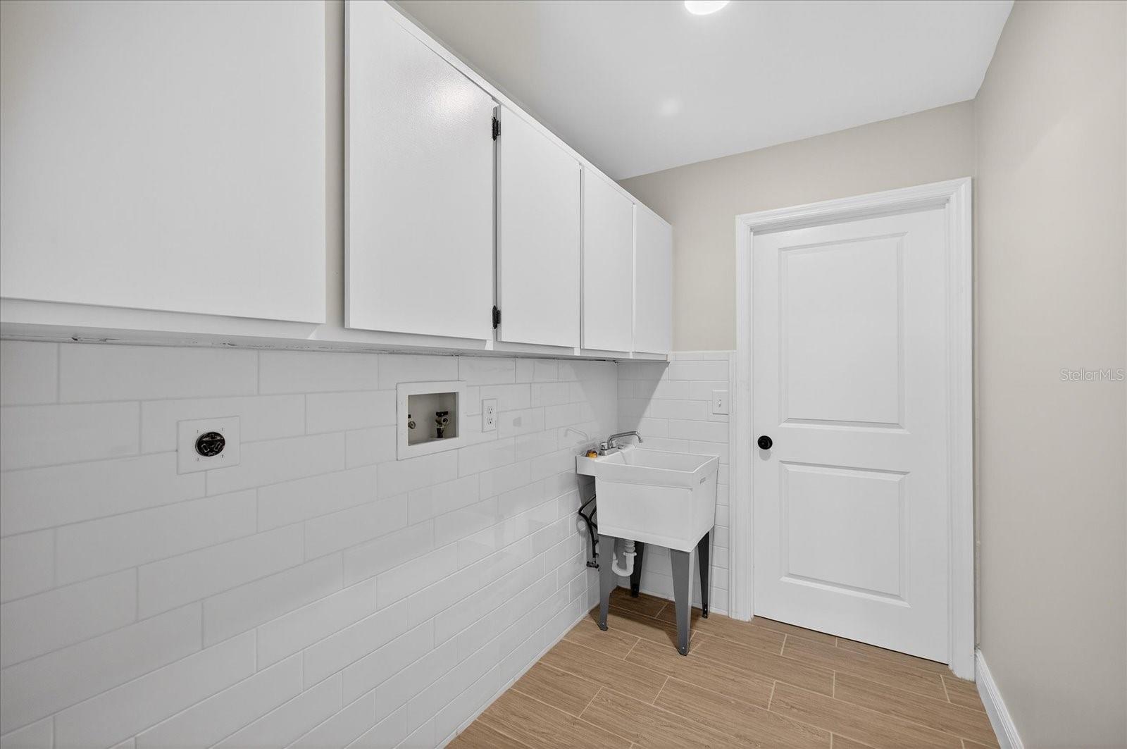 Listing photo id 35 for 4535 Rickover Court