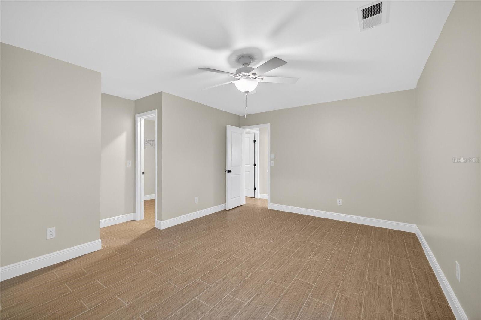 Listing photo id 37 for 4535 Rickover Court