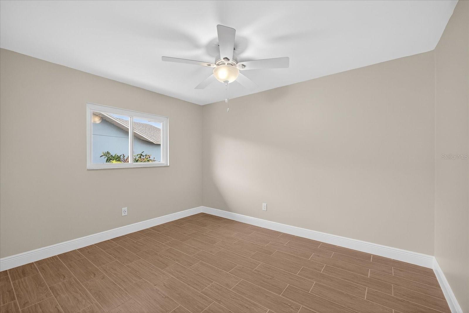 Listing photo id 41 for 4535 Rickover Court