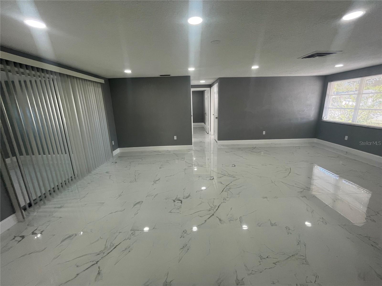 Image 10 of 39 For 8621 Robilina Road