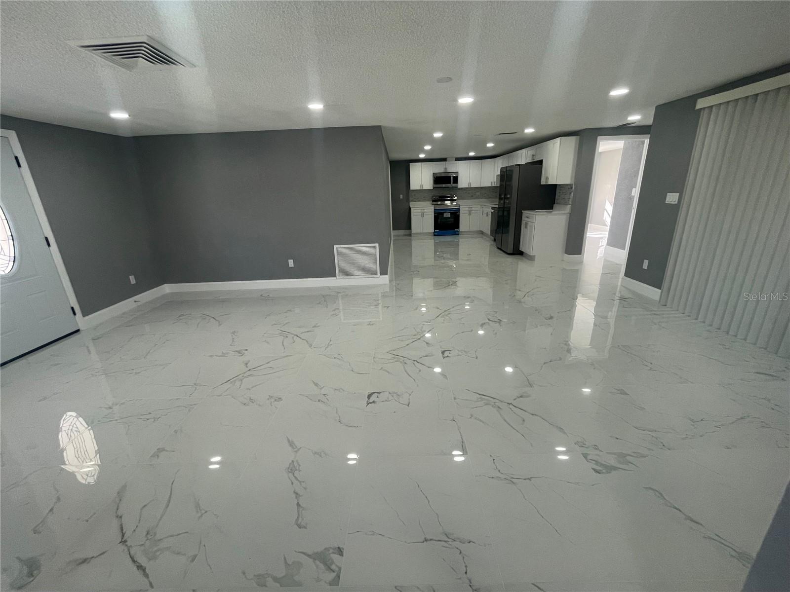 Image 11 of 39 For 8621 Robilina Road