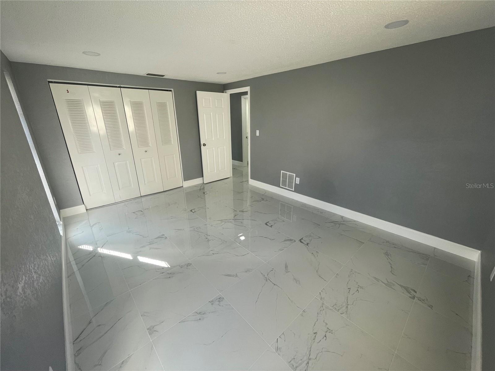 Image 14 of 39 For 8621 Robilina Road