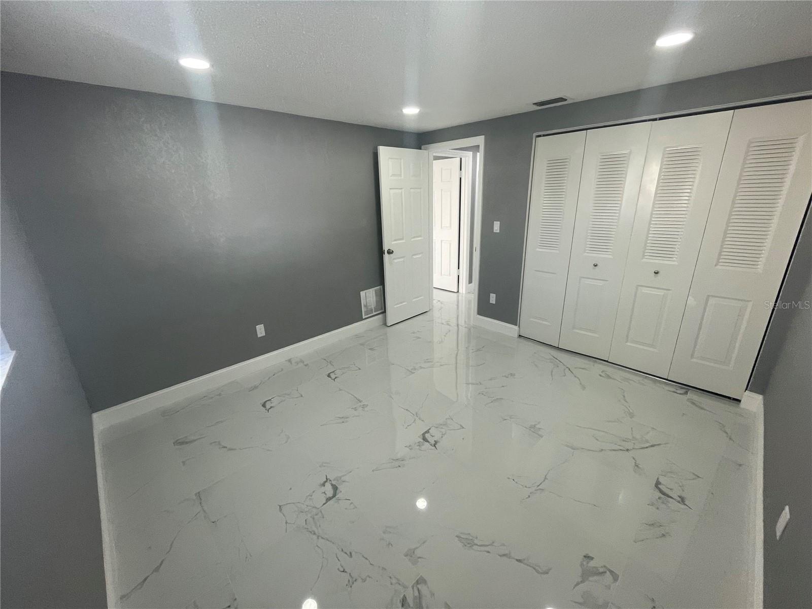 Image 19 of 39 For 8621 Robilina Road